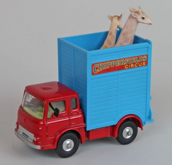 Corgi Toys Bedford Traction "Chipperfield Cirus" Truck with Trailerplatform 1959 DieCast Model (9069)